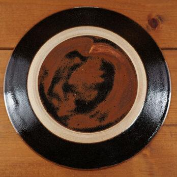 出西窯　7.5寸スミカワ型縁付平皿　黒